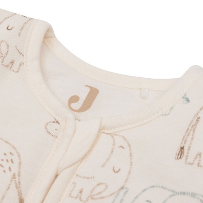 Roupinha de bebé creme com elefantes em tons castanho e azul