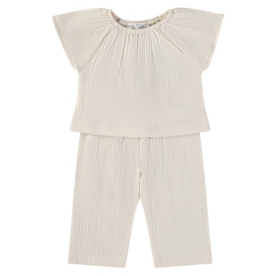 Conjunto de bebé branco com textura franzida, t-shirt de manga curta e calças compridas