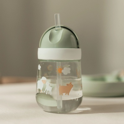 Garrafa para bebé com tampa verde e branco, ilustrações de animais e canudo