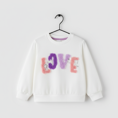 Sweatshirt branca para criança com palavra LOVE felpuda colorida