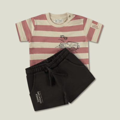 Conjunto infantil com t-shirt riscada rosa e creme e calções pretos