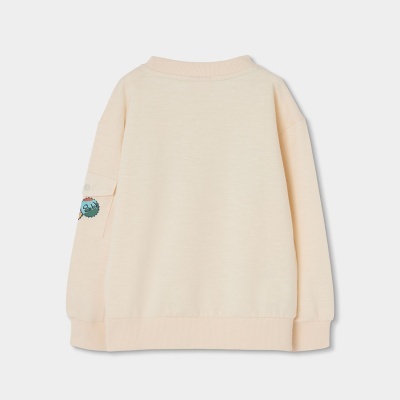 Camisola bege clara de manga comprida com bolso na manga esquerda e estampado 84