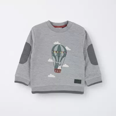 Camisola cinzenta infantil com balão de ar quente e nuvens