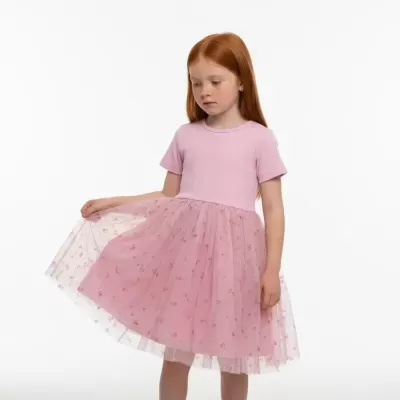 Vestido de menina rosa com saia em tule e parte superior canelada.