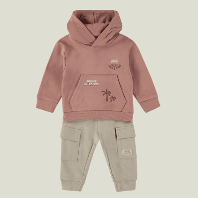Conjunto infantil com hoodie rosa e calças cargo bege
