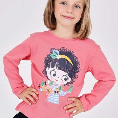 Camisola infantil cor de rosa com estampa de menina cartoon e criança com cabelo loiro