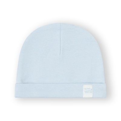 Gorro azul claro de malha com dobra e etiqueta branca