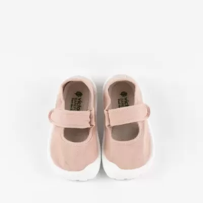 Sapatilhas infantis rosa com solas brancas e fecho de velcro.