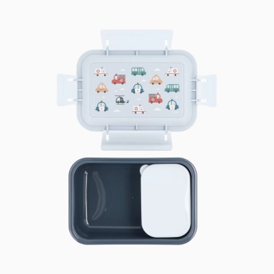 Marmita azul com tampa decorada com desenhos de veículos coloridos