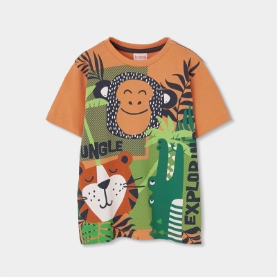 T-shirt laranja infantil com estampado de animais da selva e texto