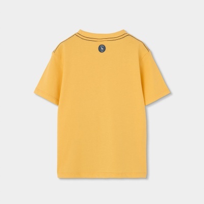 Camisola amarela de manga curta vista de costas