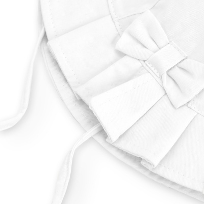 Boné branco com laço frontal de tecido