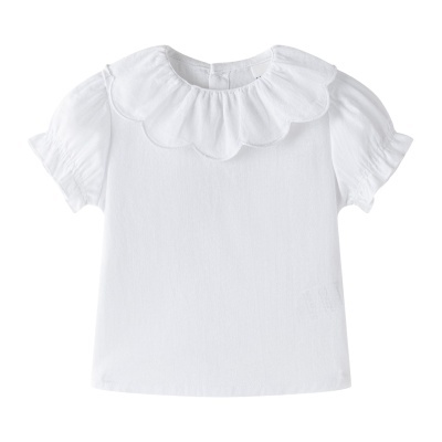 T-shirt branca de criança com gola em pétalas e mangas curtas franzidas