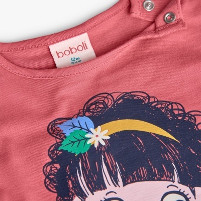 Camisola de bebé rosa com estampado colorido e etiqueta boboli 12 meses.
