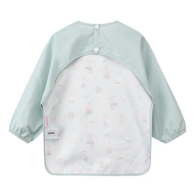 Babete de manga comprida verde-água com padrão e fecho de botões