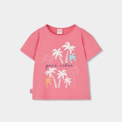 T-shirt rosa de manga curta com estampado de palmeiras e texto good vibes