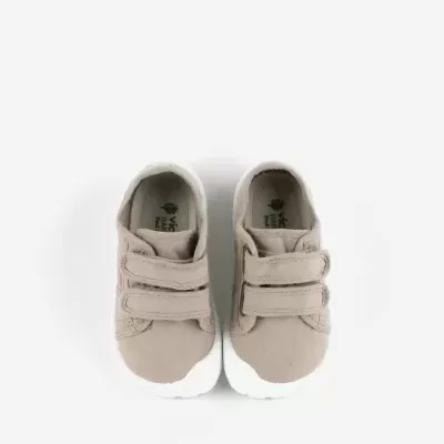 Sapatilhas infantis bege com velcro
