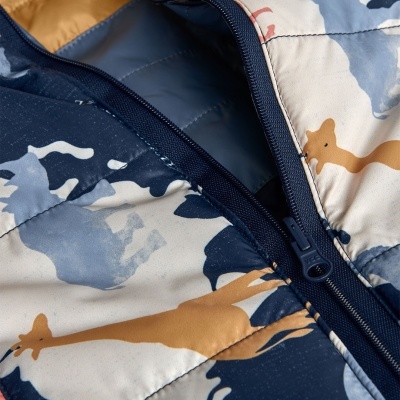 Casaco acolchoado camuflado azul e bege com fecho de correr azul