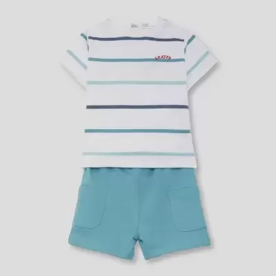 Conjunto infantil com t-shirt às riscas e calções azuis