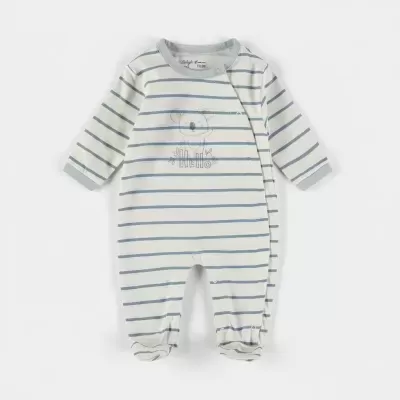 Macacão de bebé branco com riscas azuis e desenho de coala