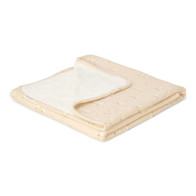 Manta dobrada bege com interior branco macio e etiqueta 'little dutch'