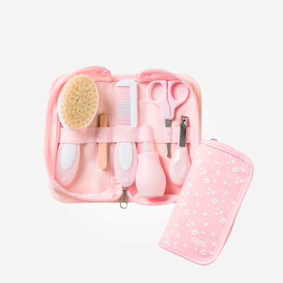 Estojo cor-de-rosa com kit de higiene infantil