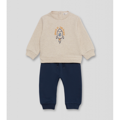 Conjunto infantil camisola bege com estampa e calças azul escuro