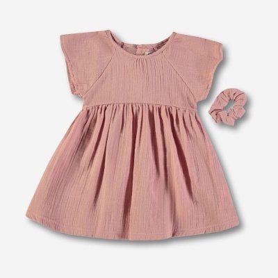 Vestido rosa de algodão com elástico de cabelo