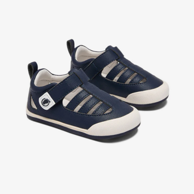Sapatinhos infantis azul escuro com fecho velcro branco