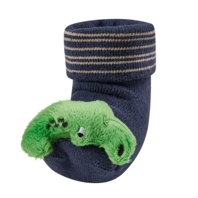 Meia de bebé azul com riscas bege e aplique verde em forma de lagarta