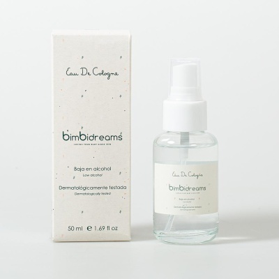 Frasco de perfume bimbidreams com embalagem branca e texto em preto