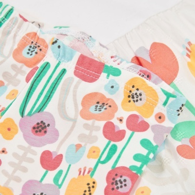 calças de pijama com padrão floral colorido e renda na cintura