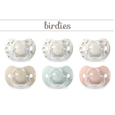 Seis chuchas para bebés com diferentes padrões e cores em tons pastel, com proteção plástica transparente e texto 'birdies' ao centro acima.