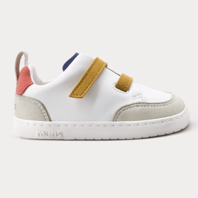 Tênis infantil branco com detalhes amarelos e rosa