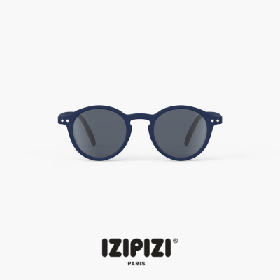 Óculos de sol redondos com armação azul escura e lentes escuras