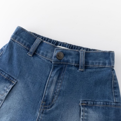 Calças de ganga azuis com bolsos laterais e cintura com elástico