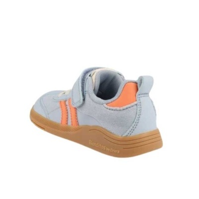 Tênis infantil cinza com riscas laranja e sola castanha