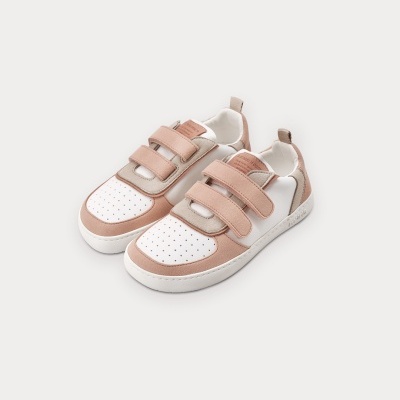 Par de sapatilhas branco cor de rosa com tiras velcro