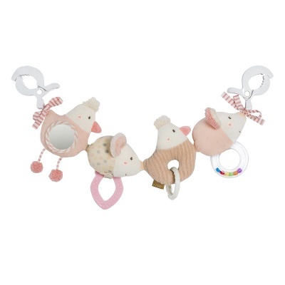 Corrente para carrinho de bebé com personagens de tecido rosa e creme, espelho e argola com contas coloridas.