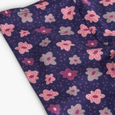 Tecido azul escuro com padrão floral cor-de-rosa, vermelho e cinza