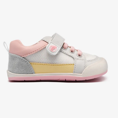 Ténis infantil branco com detalhes rosa, bege e cinza