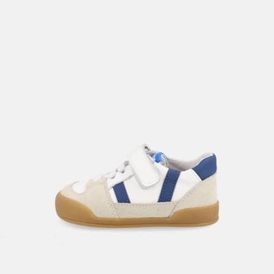 Ténis infantil branco, bege e azul com velcro e sola castanha