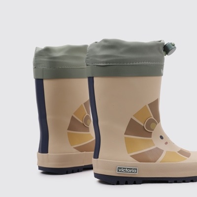 Botas de borracha para crianças bege com padrão de leão e detalhes verdes e azuis