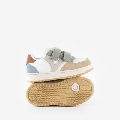 Ténis infantis multicolor com sola de borracha e fecho de velcro