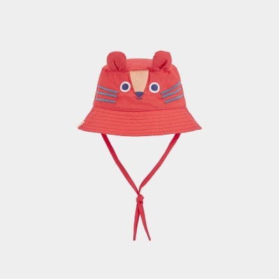 Chapéu infantil vermelho com desenho de rosto de animal e orelhas bordadas