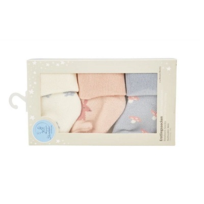 Conjunto de três pares de meias para recém-nascido em embalagem branca