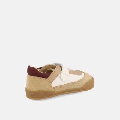 Ténis infantil castanho claro, bege, branco e vinho com fecho de velcro