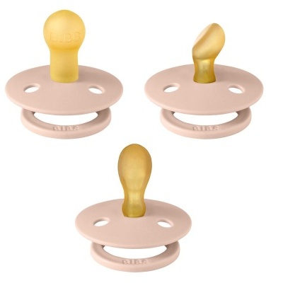Três chupetas com bico de látex e base rosa claro