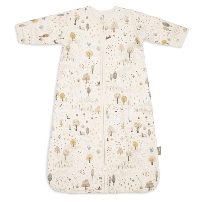 Saco de dormir para bebé com padrão de árvores e fecho à frente