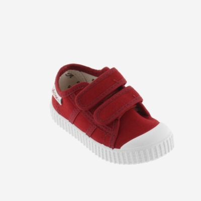 Ténis infantil vermelho com sola branca e fecho velcro